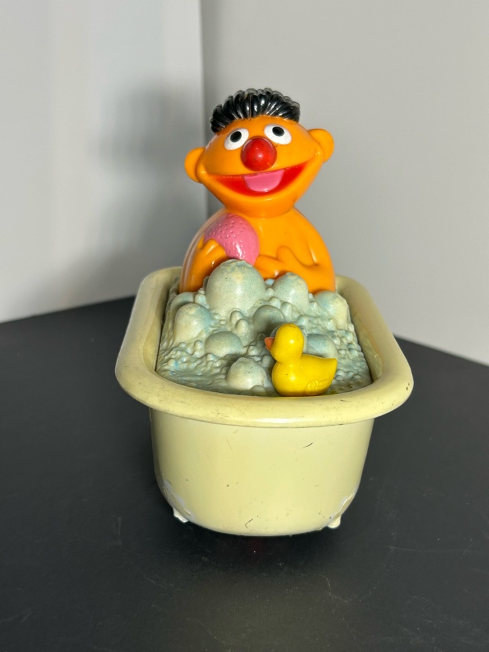 Vintage 1988 ILLCO Sesame Street Ernie Bubble Bath/Rubber Ducky Tub Racer - Picture 8 of 8
